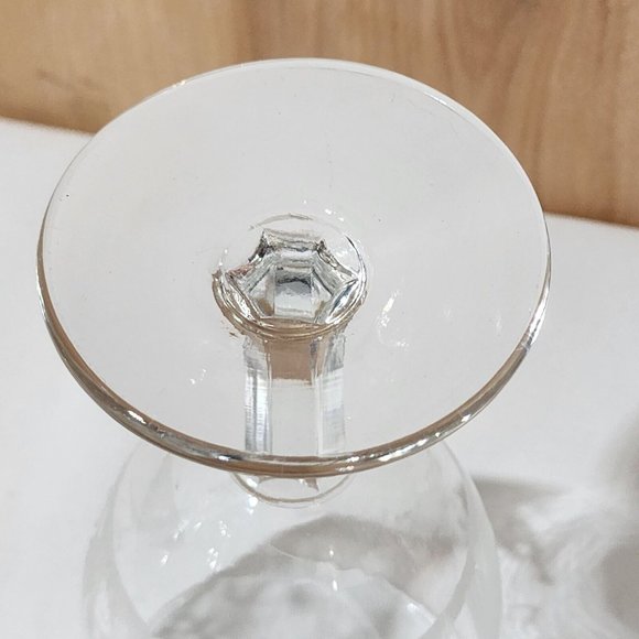 Finely Etched Glass French Provincial Courting Couple Wine Glasses 6" set of 2 - Picture 8 of 11